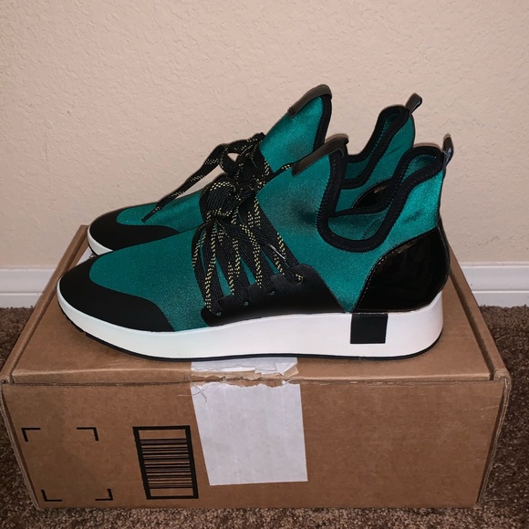 Steve Madden Shoes - Women’s Steve Madden Casual Sneaker (Size 10)